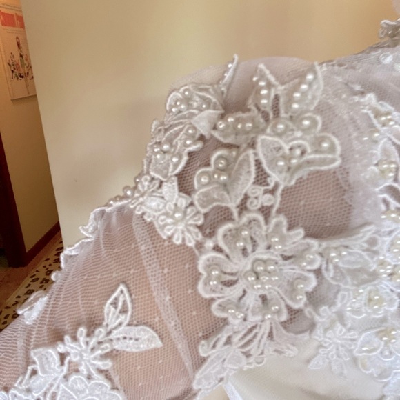 Vintage lace wedding gown - Picture 6 of 9
